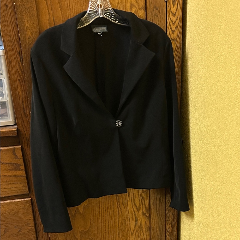 Chic Black Blazer with Button Accent